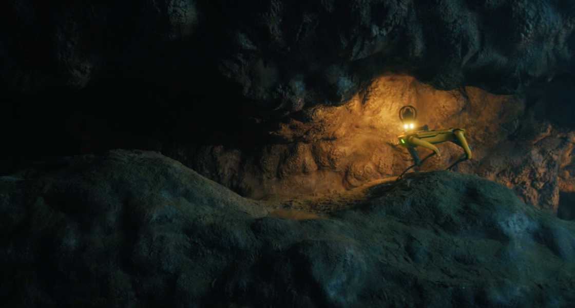 SPOT은 현대자동차가 개발한 춤추는 4족 보행 로봇으로 사람이 갈 수 없는 장소에 직접 갈 수도 있습니다